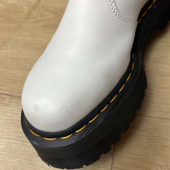 DR MARTENS 2976 Quad Platform Chelsea Boot White Smooth Leather Size 7 US - Picture 11 of 12